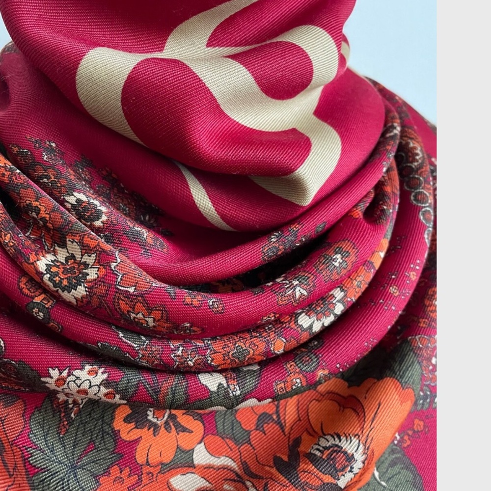 Chanel scarf - Picture 5 of 7